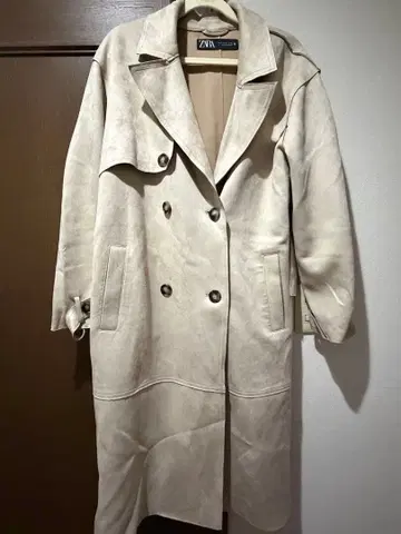 ZARA 스웨이드 코트