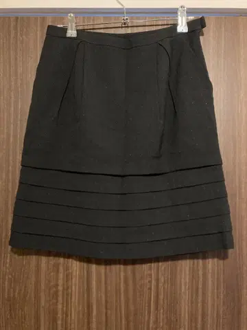 Marc Jacobs (마크 제이콥스) 무릎 기장 스커트