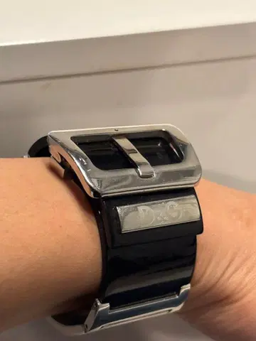 D&G 블랙 버클 디자인 팔찌