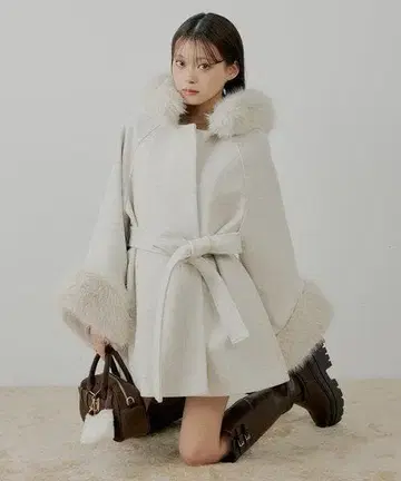 Chico 퍼 옷깃 케이프 코트