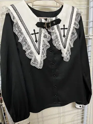 mars 벨트 포함 크로스 자수 블라우스 화이트