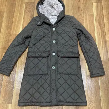 브라운 퀼팅 자켓 후드 부착