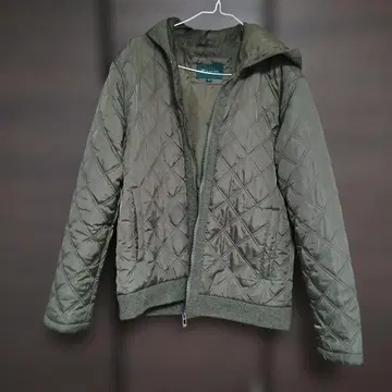 올리브 그린 퀼팅 다운 자켓