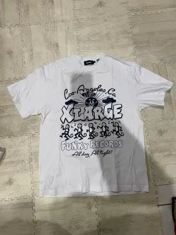 XLARGE 화이트 T셔츠 그래픽