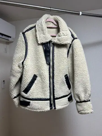 Ungrid 무스탕 보아 자켓 아이보리