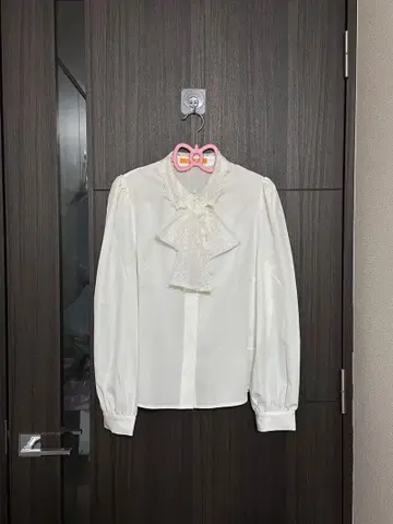 스캘럽 레이스 보타이 셔츠/F i.n.t