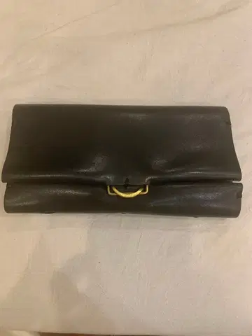 KLASSICA 블랙 가죽 장지갑 플랩식