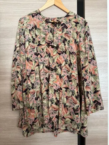 꽃무늬 긴팔 상의