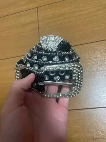 스톤 포함 블랙 가죽 벨트