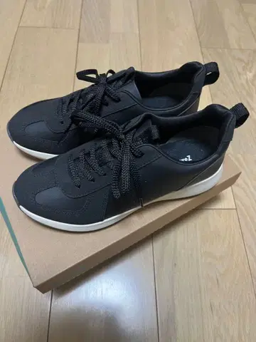 캐주얼 스니커즈 [ 엄지발가락에 편안한 스니커즈 ] AO-10268