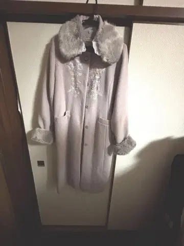 axes femme 퍼 부착 롱 코트