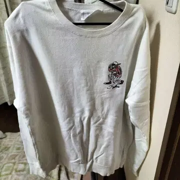 화이트 맨투맨 트레이닝복