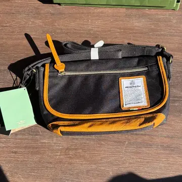 Bianchi 숄더백 블랙과 브라운 새상품 택 포함