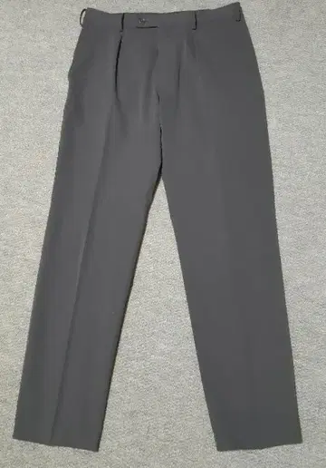 유니클로 슬랙스 카키색