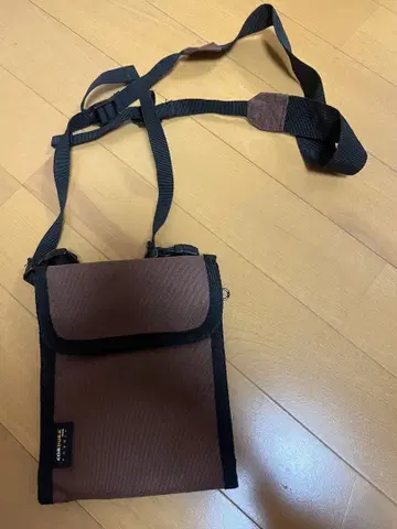 브라운 나일론 숄더백