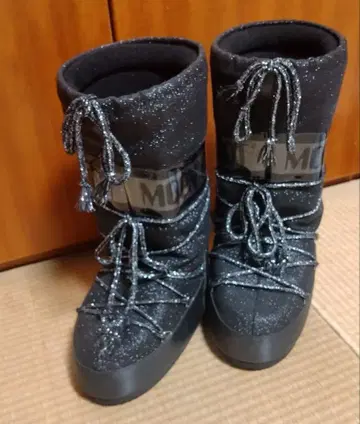 MOON BOOT 블랙 어그 부츠