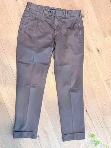 돌모어 슬랙스 브라운