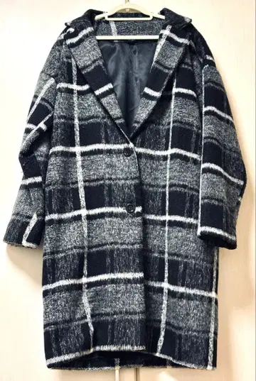 EMODA 체스터 코트 블랙 계열 체크 무늬