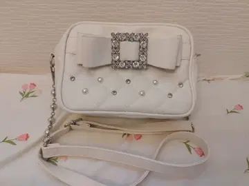 노에미 숄더백 화이트