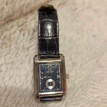 지방시 아날로그 손목시계