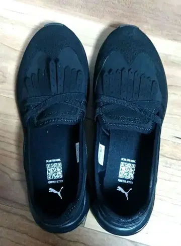 PUMA 블랙 스니커즈 25cm