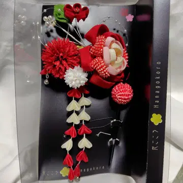 빨간 꽃 장식 일본 정통의상 소품