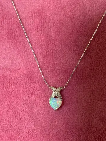 K10 화이트 골드 하트형 오팔 목걸이