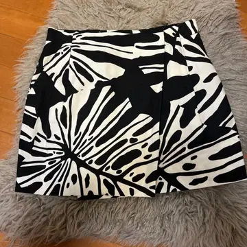 [ DVF ] 모노톤 타이트 스커트