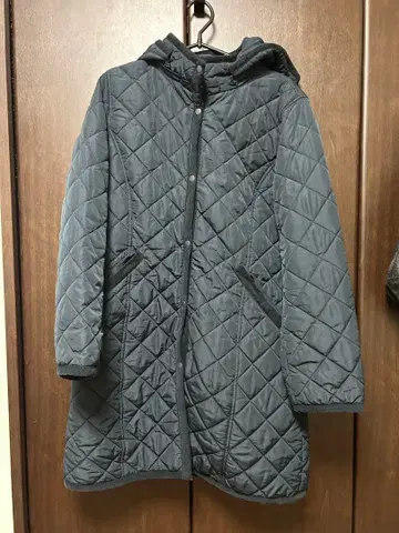 BEAMS HEART 네이비 퀼팅 코트