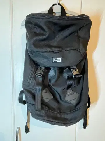 NEW ERA 블랙 백팩