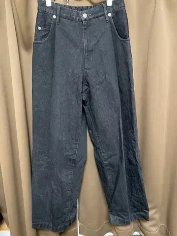 네온사인 블랙 데님