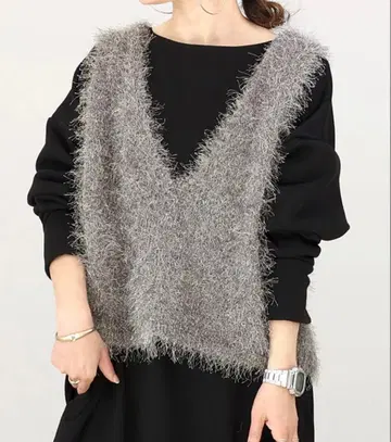 Aletta vita 페더 얀 그레이 V넥 니트 베스트