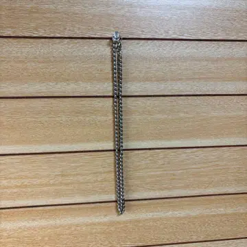 심플한 실버 체인 팔찌