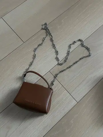 브라운 가죽 숄더백