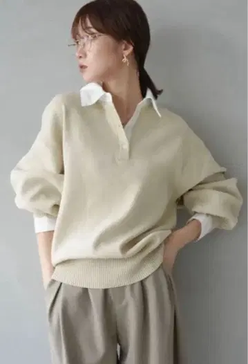 카라 부착 폴로 니트 풀오버 아이보리 / lumier 뤼미에 같은 형태