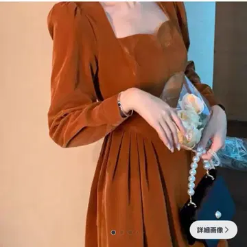 브라운 스퀘어넥 긴팔 원피스