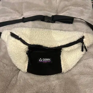 GERRY 바디백 블랙/화이트