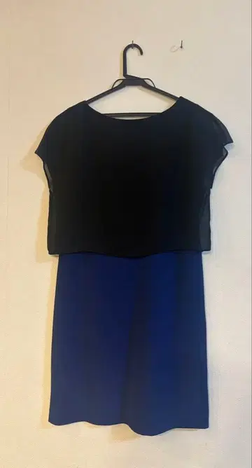인디비 슬리브리스 블랙과 파랑의 원피스