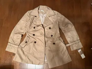 베이지 더블 브레스트 트렌치코트