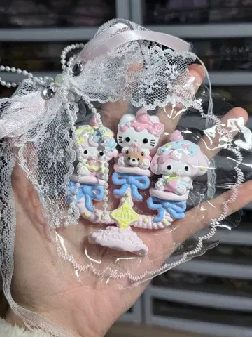 키티 피아노 멜로디 촛대 스퀴즈