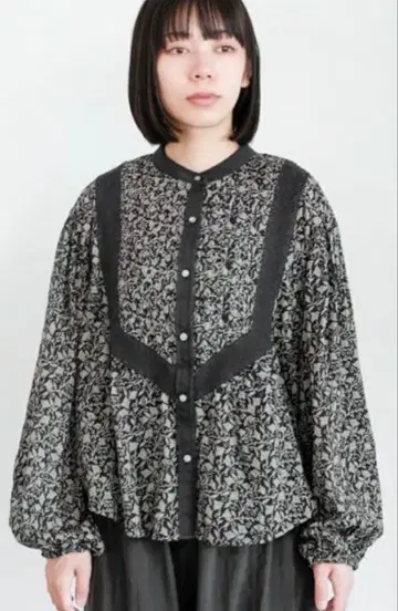 e'ternite' de Soi-e 에테르니테 드 소이 스탠드 턱 셔츠