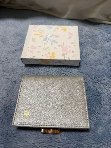황궁 매점에서 구매한 실버 이단 접이식 가마구치 지갑 박스 포함