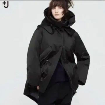 유니클로 +J 다운 숏코트 블랙 S