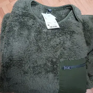 유니클로 올리브 그린 플리스 풀오버 M