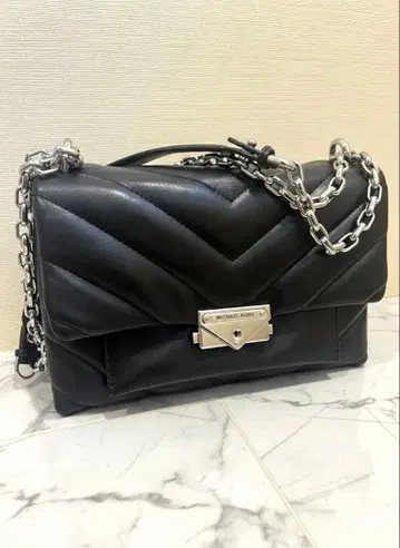 MICHAEL KORS 블랙 퀼팅 체인 숄더백