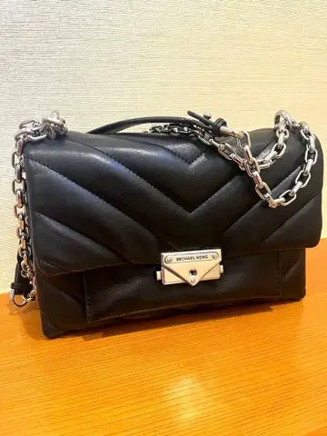 MICHAEL KORS 블랙 퀼팅 체인 숄더백