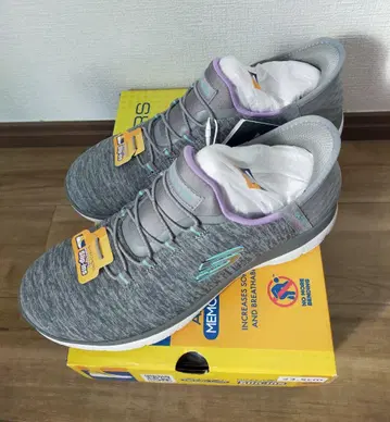 [ 새상품 ] Skechers 슬립인즈 23.5cm 여성용 스니커즈