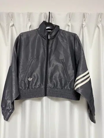 adidas 크롭 자켓 그레이