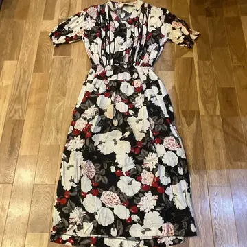 핑크하우스 원피스 화이트 로즈 체리