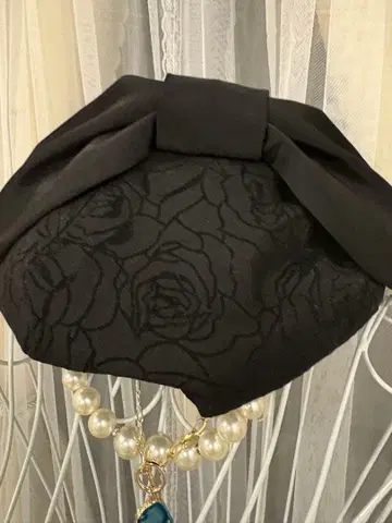 세련된 블랙 큰 리본 달린 베레모